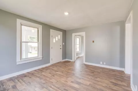 Living - 1104 E Main Street Johnson City Tn 37601, Johnson City, TN 37601 photo 2 of 3