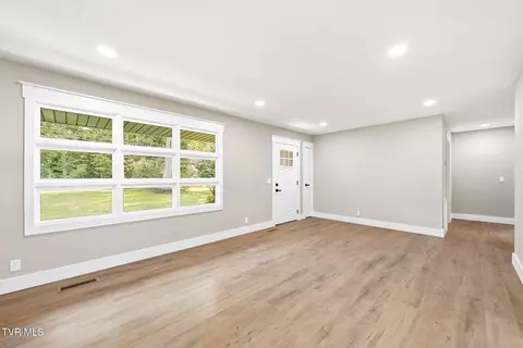 Living - 741 Gray Sta-sul Springs Road Gray Tn 37615, Gray, TN 37615 photo 1 of 3