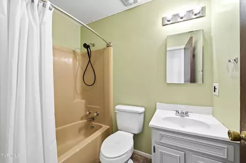 Bath - 464 Springfield Drive Bristol Tn 37620, Bristol, TN 37620 photo 1 of 3