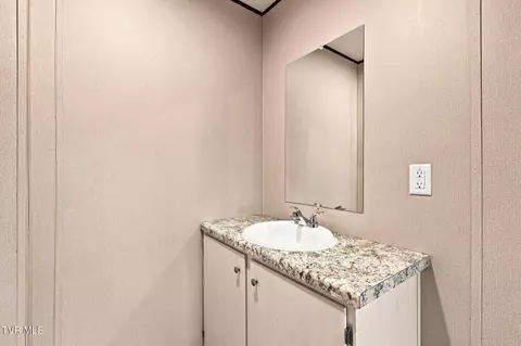 Bath - 95 Tiny Lane Greeneville Tn 37743, Greeneville, TN 37743 photo 4 of 4