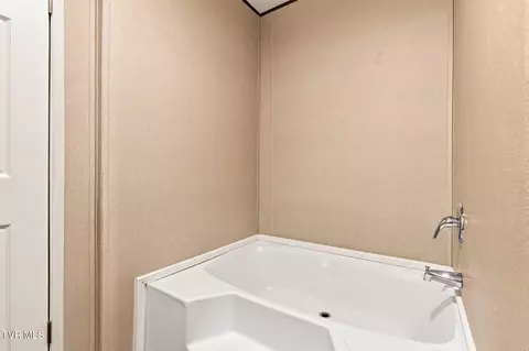 Bath - 95 Tiny Lane Greeneville Tn 37743, Greeneville, TN 37743 photo 3 of 4