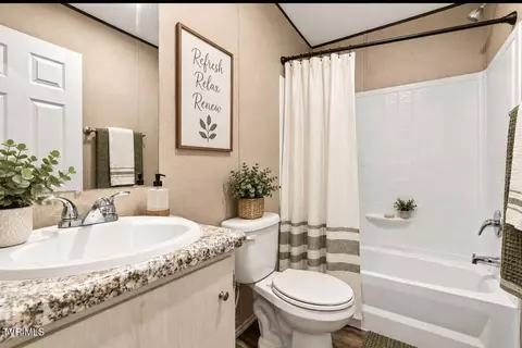 Bath - 95 Tiny Lane Greeneville Tn 37743, Greeneville, TN 37743 photo 1 of 4