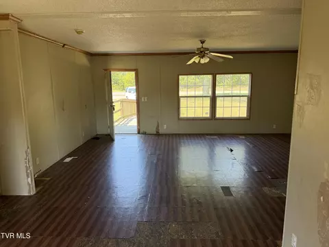 Living - 2240 Mount Hope Road Mohawk Tn 37810, Mohawk, TN 37810 photo 2 of 2