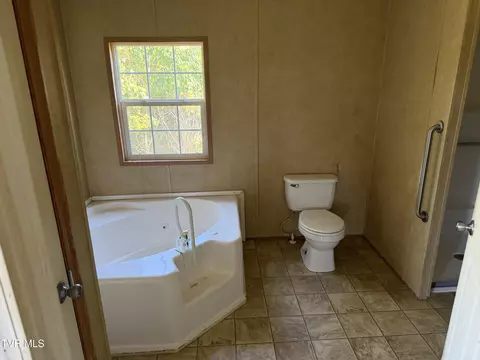Bath - 2240 Mount Hope Road Mohawk Tn 37810, Mohawk, TN 37810 photo 2 of 3