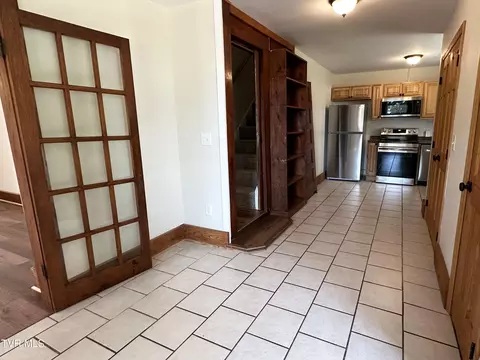Entry Way - 133 E Highland Road Johnson City Tn 37601, Johnson City, TN 37601 photo 1 of 5