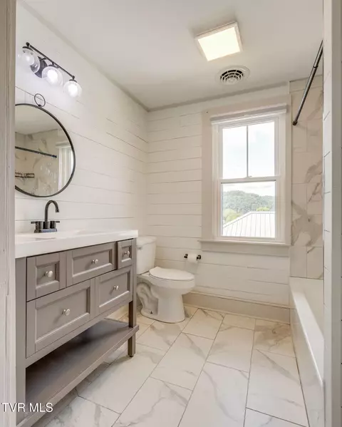 Bath - 334 Catawba Street Erwin Tn 37650, Erwin, TN 37650 photo 2 of 2