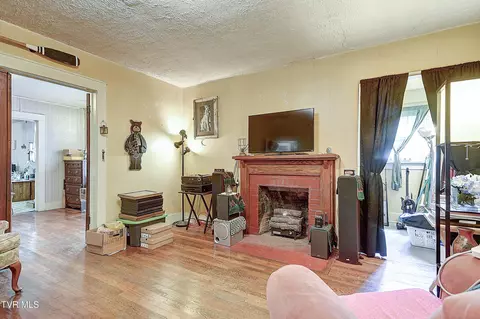 Living - 1711 Highway 93 Fall Branch Tn 37656, Fall Branch, TN 37656 photo 1 of 3
