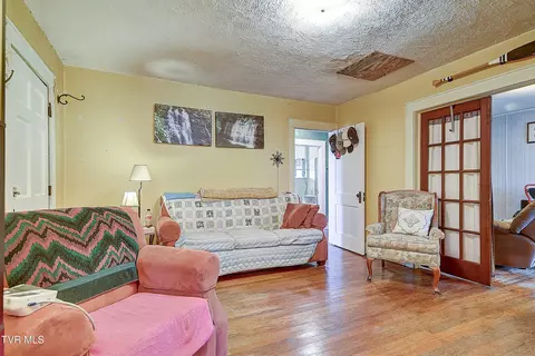 Living - 1711 Highway 93 Fall Branch Tn 37656, Fall Branch, TN 37656 photo 2 of 3
