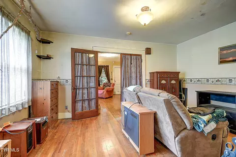 Living - 1711 Highway 93 Fall Branch Tn 37656, Fall Branch, TN 37656 photo 3 of 3