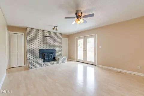 Living - 103 Mesa Drive Erwin Tn 37650, Erwin, TN 37650 photo 5 of 6