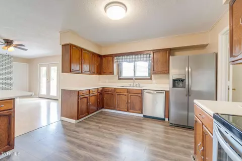 Kitchen - 103 Mesa Drive Erwin Tn 37650, Erwin, TN 37650 photo 2 of 3