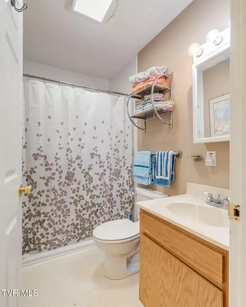 Bath - 223 12 Spring Street Jonesborough Tn 37659, Jonesborough, TN 37659 photo 1 of 1