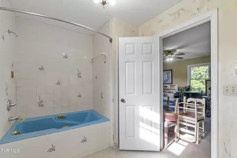 Bath - 386 Fox Road Chuckey Tn 37641, Chuckey, TN 37641 photo 5 of 7