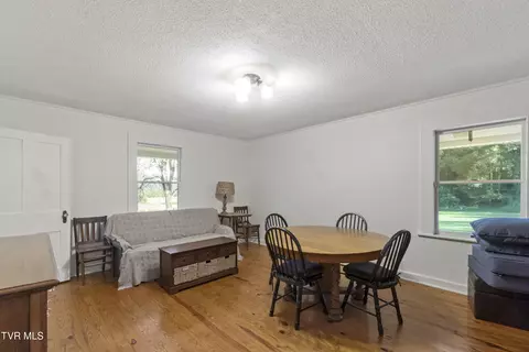 Dining - 386 Fox Road Chuckey Tn 37641, Chuckey, TN 37641 photo 2 of 4
