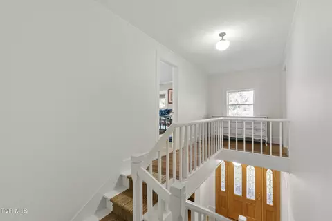 Entry Way - 386 Fox Road Chuckey Tn 37641, Chuckey, TN 37641 photo 6 of 12