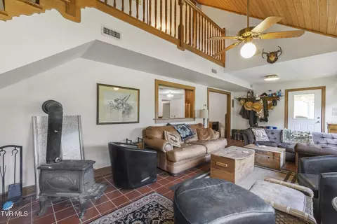 Living - 386 Fox Road Chuckey Tn 37641, Chuckey, TN 37641 photo 3 of 6