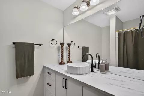 Bath - 125 Pendleton Drive Bristol Tn 37620, Bristol, TN 37620 photo 6 of 6