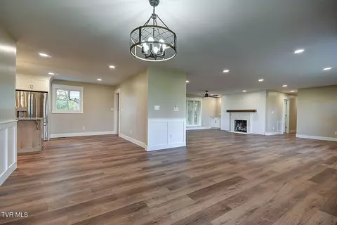 Living - 568 Painter Road Fall Branch Tn 37656, Fall Branch, TN 37656 photo 7 of 12