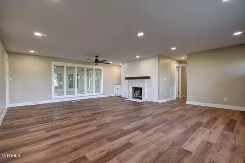 Living - 568 Painter Road Fall Branch Tn 37656, Fall Branch, TN 37656 photo 3 of 12
