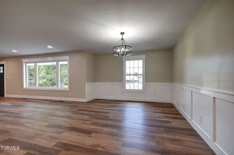 Living - 568 Painter Road Fall Branch Tn 37656, Fall Branch, TN 37656 photo 8 of 12