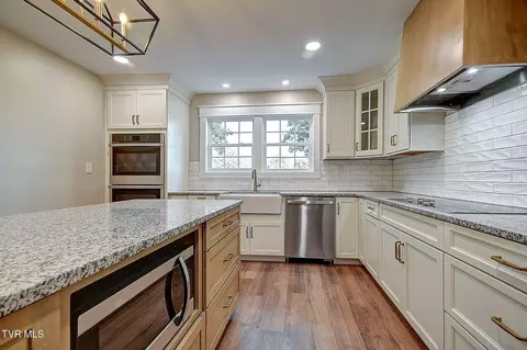 Kitchen - 568 Painter Road Fall Branch Tn 37656, Fall Branch, TN 37656 photo 3 of 7