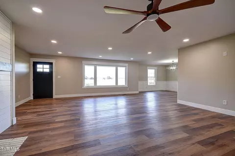 Living - 568 Painter Road Fall Branch Tn 37656, Fall Branch, TN 37656 photo 6 of 12