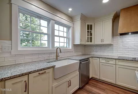 Kitchen - 568 Painter Road Fall Branch Tn 37656, Fall Branch, TN 37656 photo 5 of 7