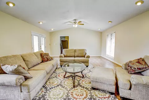 Living - 167 Cherry Lane Bristol Va 24201, Bristol, VA 24201 photo 7 of 7