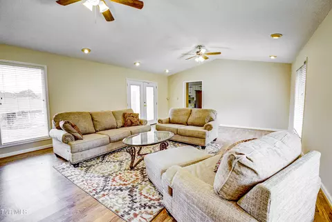 Living - 167 Cherry Lane Bristol Va 24201, Bristol, VA 24201 photo 6 of 7
