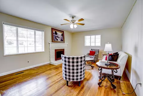 Living - 167 Cherry Lane Bristol Va 24201, Bristol, VA 24201 photo 2 of 7