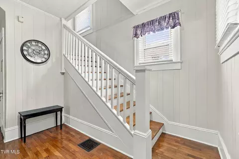 Entry Way - 209 1st Street Erwin Tn 37650, Erwin, TN 37650 photo 4 of 5