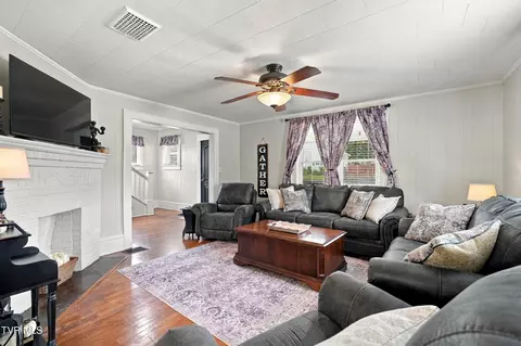 Living - 209 1st Street Erwin Tn 37650, Erwin, TN 37650 photo 2 of 6