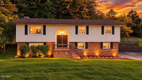 904 S Sherbrooke Circle Mount Carmel Tn 37645, Mount Carmel, TN 37645