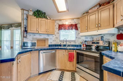 Kitchen - 1545 Chimney Top Loop Fall Branch Tn 37656, Fall Branch, TN 37656 photo 3 of 3