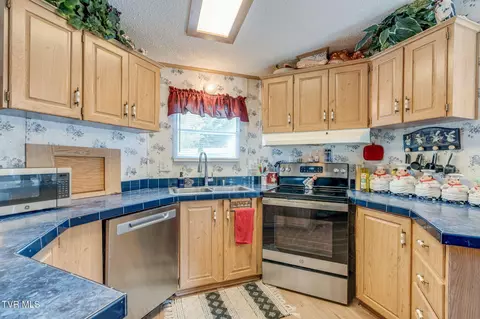 Kitchen - 1545 Chimney Top Loop Fall Branch Tn 37656, Fall Branch, TN 37656 photo 2 of 3