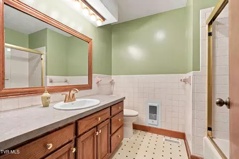 Bath - 1046 N Elm Avenue Erwin Tn 37650, Erwin, TN 37650 photo 1 of 3