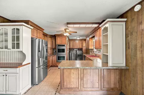 Kitchen - 1046 N Elm Avenue Erwin Tn 37650, Erwin, TN 37650 photo 4 of 4