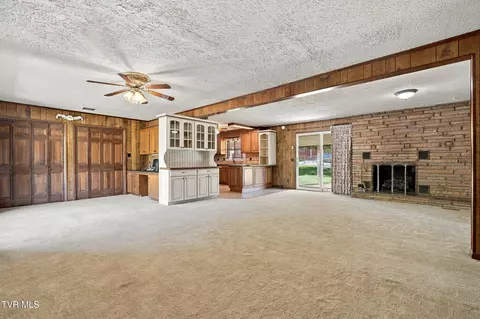 Living - 1046 N Elm Avenue Erwin Tn 37650, Erwin, TN 37650 photo 4 of 6