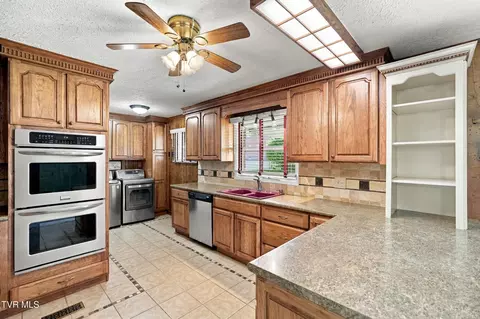 Kitchen - 1046 N Elm Avenue Erwin Tn 37650, Erwin, TN 37650 photo 1 of 4