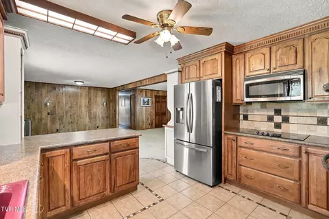 Kitchen - 1046 N Elm Avenue Erwin Tn 37650, Erwin, TN 37650 photo 2 of 4