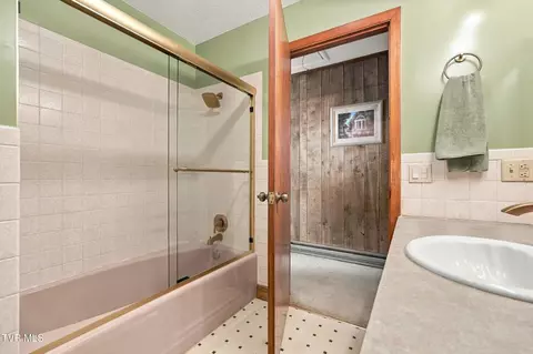 Bath - 1046 N Elm Avenue Erwin Tn 37650, Erwin, TN 37650 photo 3 of 3