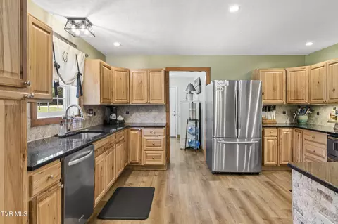 Kitchen - 7806 Old Stage Road Chuckey Tn 37641, Chuckey, TN 37641 photo 2 of 6
