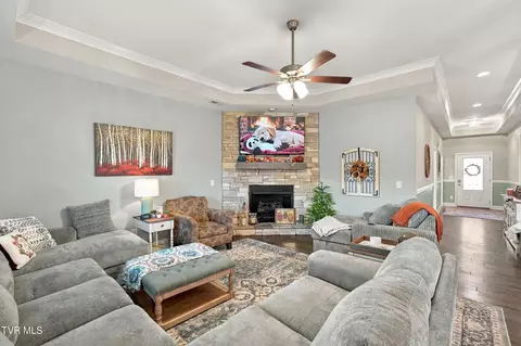 Living - 2328 Haystack Circle Piney Flats Tn 37686, Piney Flats, TN 37686 photo 1 of 1