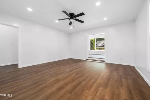 Living - 1007 Spring Street Johnson City Tn 37604, Johnson City, TN 37604 photo 4 of 7
