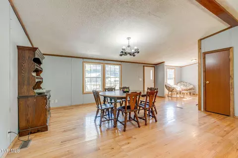 Dining - 220 Falls Road Hampton Tn 37658, Hampton, TN 37658 photo 2 of 2