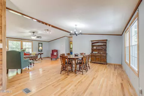 Dining - 220 Falls Road Hampton Tn 37658, Hampton, TN 37658 photo 1 of 2