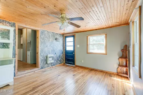 Living - 220 Falls Road Hampton Tn 37658, Hampton, TN 37658 photo 2 of 2