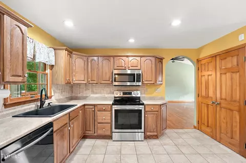 Kitchen - 804 Nash Street Wise Va 24293, Wise, VA 24293 photo 2 of 2