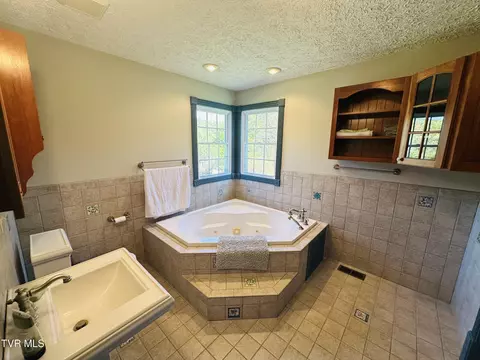 Bath - 7259 Duncan Gap Road Wise Va 24293, Wise, VA 24293 photo 2 of 3