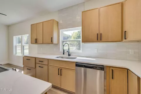 Kitchen - 133 Unaka View Drive Erwin Tn 37650, Erwin, TN 37650 photo 4 of 5